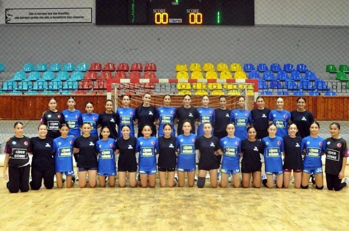 Kepez Belediyesi Spor Kulübü Kızlar Hentbol Takımı KKTC’de hazırlık maçları yaptı