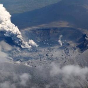 yanardagda patlama 3 kilometrelik kul bulutu yukseldi HqIEnXig
