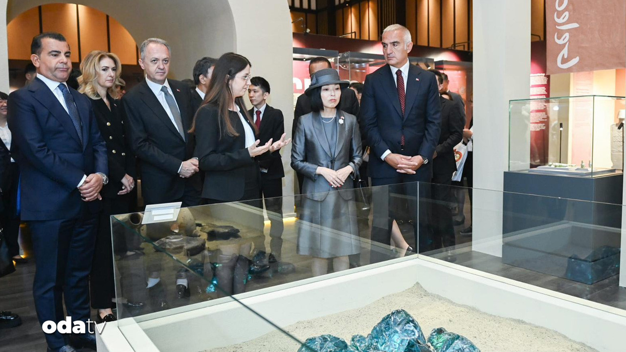 prenses akiko mikasadan turk bayragi jesti gWPrhiFk