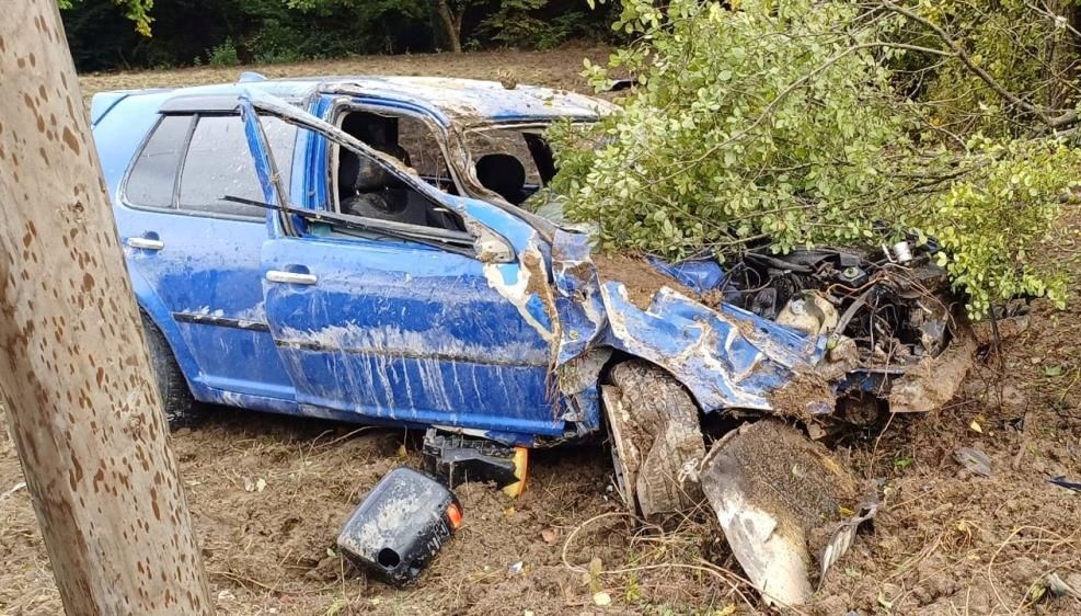 kontrolden cikan otomobil tarlaya uctu mjgaj7O1.jpg