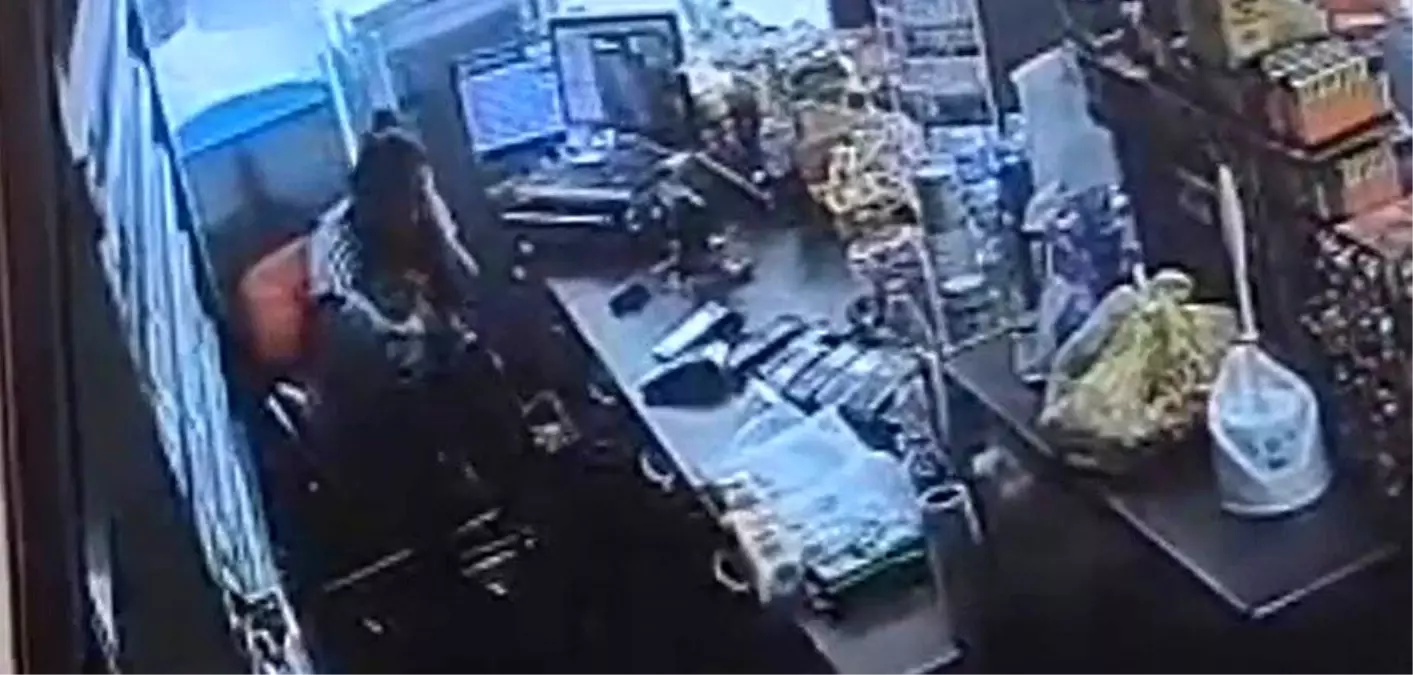 manisada akaryakit istasyonunda dehset anlari eski esini bicakladi 6teIVFjZ