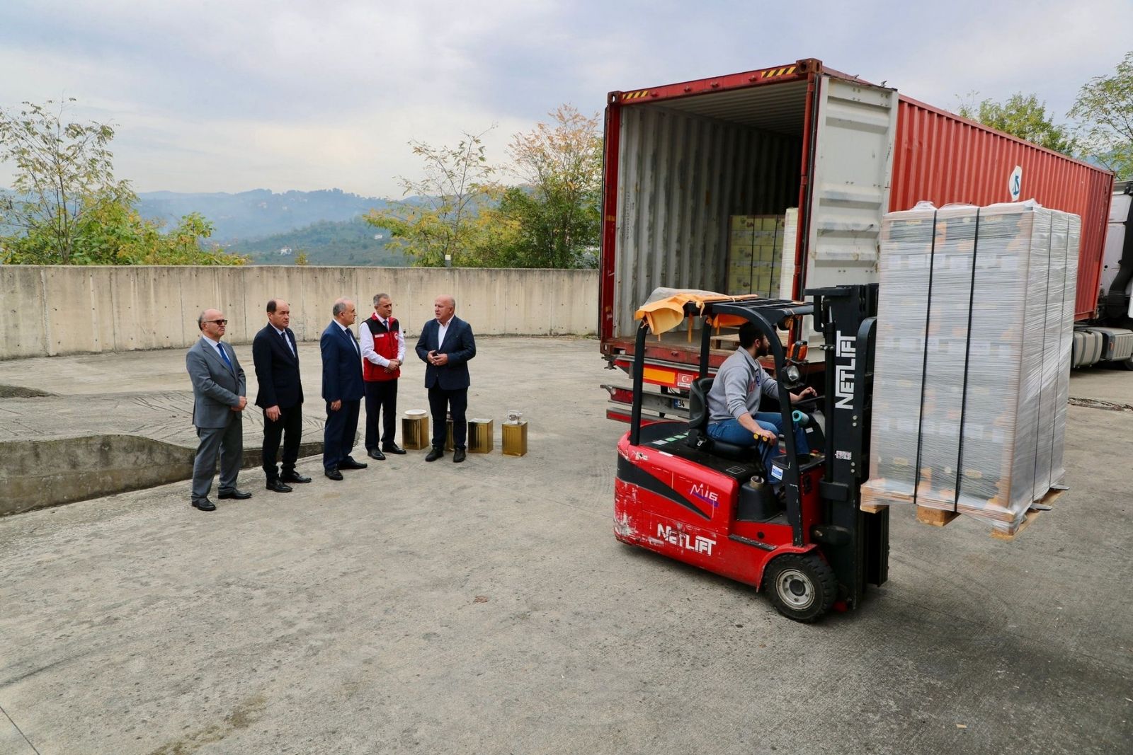 ingiltere orduda uretilen 88 ton bal satin aldi tausj1Sb.jpg