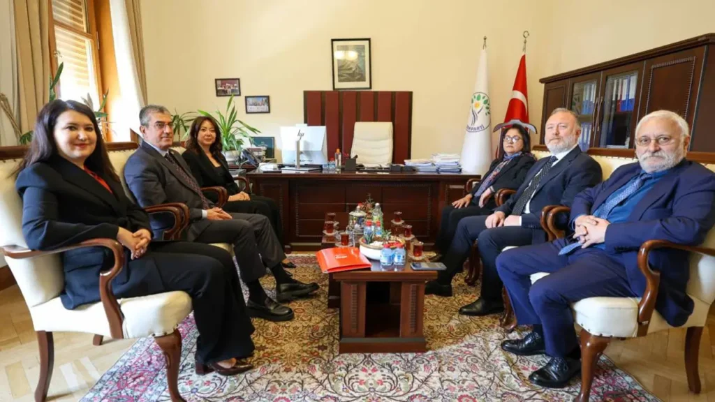 CHP Heyetinden DEM Parti’ye Ara Seçim Ziyareti: Kurtulmuş’a Çağrı ve Baskın Seçim Tartışmaları