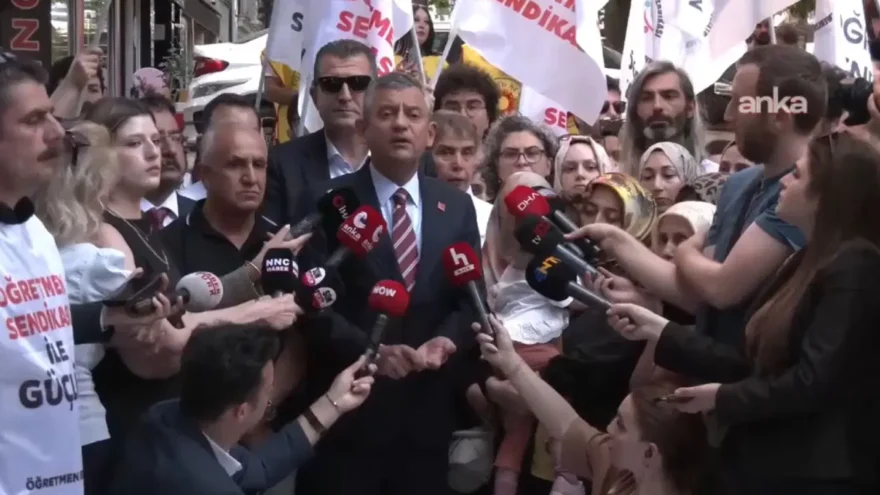 Özgür Özel, Açlık Grevi Yapan Eğitmenleri Ziyaret Etti